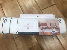 (B) NEW Vineyard Vines x Target Whale Line Runner