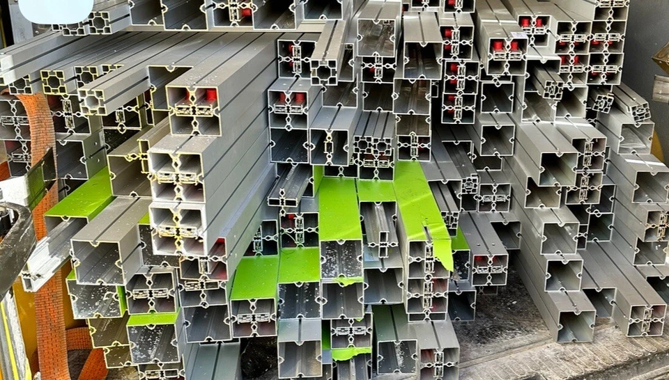 Octanorm Ähnliches Schienensystem Zu Verkaufen - Nur Selbst Abholung - Bild 4 von 4