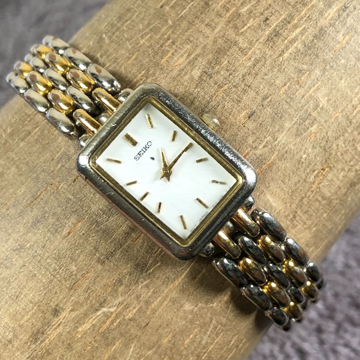 Vintage Seiko Women V400-6179 Two Tone Rectangular 17mm Vintage Seiko Women V400-6179 Two Tone Rectangular 17mm