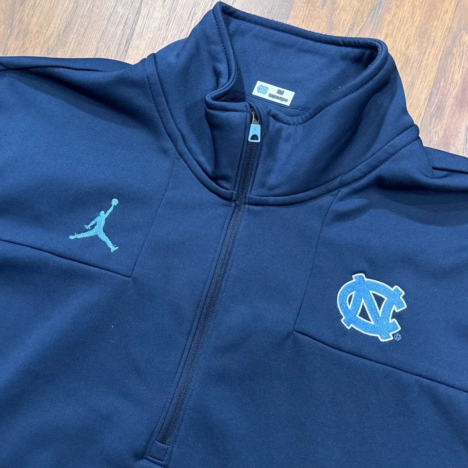 Suéter North Carolina Tacones Alquitranados Para Hombres L Azul Jordan Nike Media Cremallera Pullover NCAA Foto 3 de 4