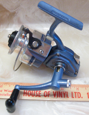 リール Shakespeare 2410 Vintage SHAKESPEARE No. 2410 DC Spinning Reel - Blue Finish - Made