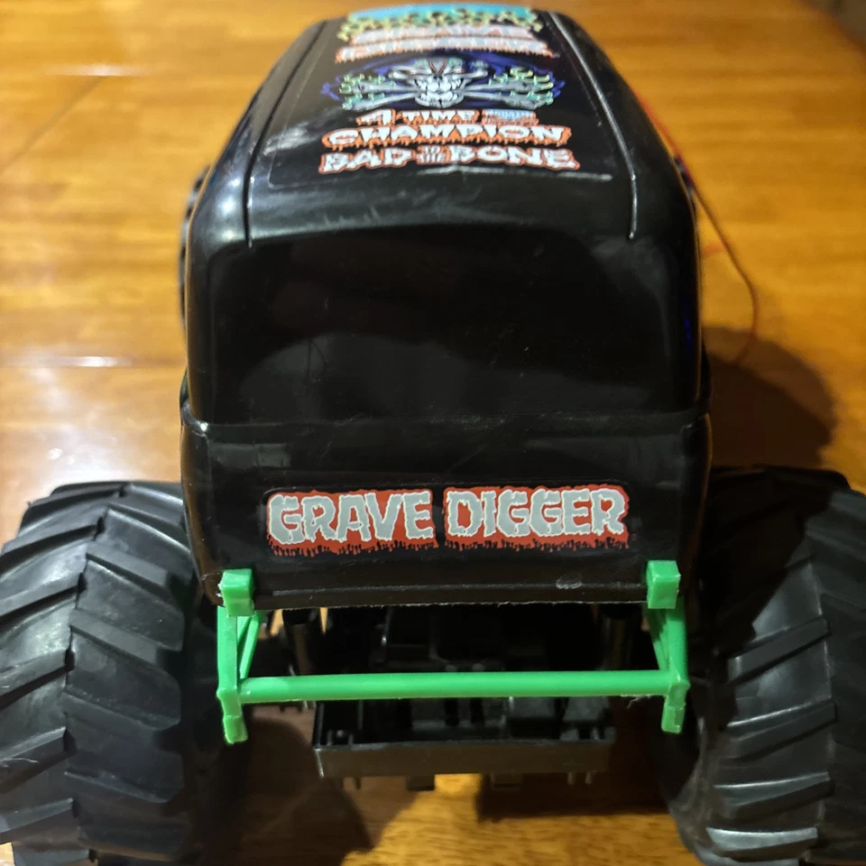 Grave Digger RC Monster Truck 66801 Spin Master Big BKT Tires AS-IS NO REMOTE - Image 3 of 4