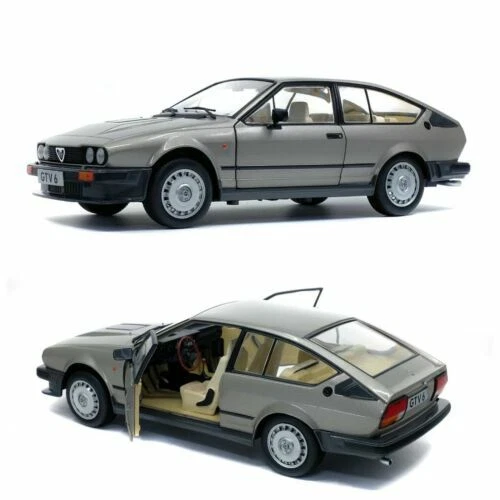 Véhicules miniatures gris Alfa Romeo 1:18