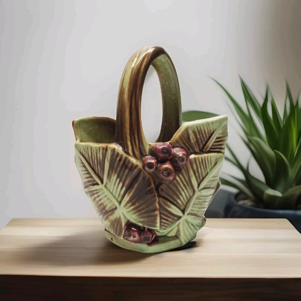 Jarrón o maceta vintage McCoy cerámica bayas y hojas con mango artístico cesta años 40 Foto 2 de 4