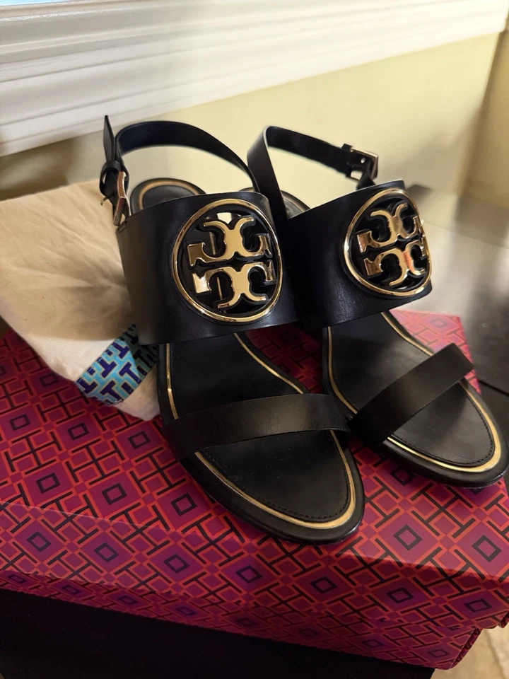 Sandalias para mujer Tory Burch talla 8 cuero negro dorado logotipo correa para el tobillo Foto 4 de 4