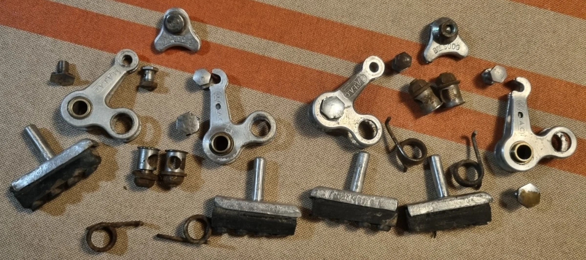 Étrier De Frein Arrière Pour Vélo De Route - Marque MAFAC - Modèle Complet En Aluminium Argenté - Occasion En Bon état