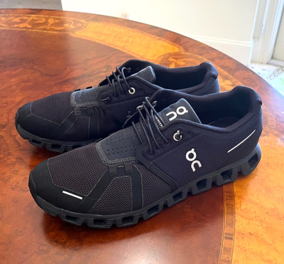 Men s Black OnCloud Running Shoes Size 10 US