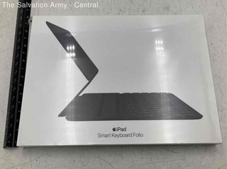 Apple iPad Air 4th Generation Full Size Smart Keyboard Folio With Box