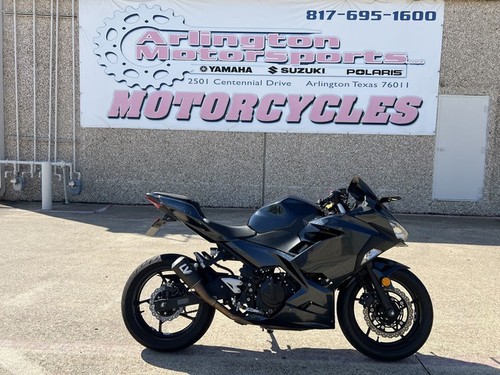 2023 Kawasaki Ninja® 400 ABS Matrix Camo Gray/Metallic Matte Car 