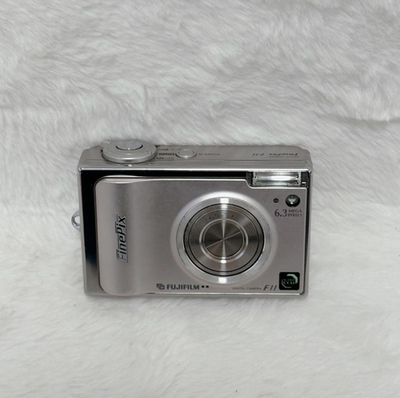 Fujifilm FinePix F11 6.3メガピクセル デジタルカメラ 美品Fujifilm