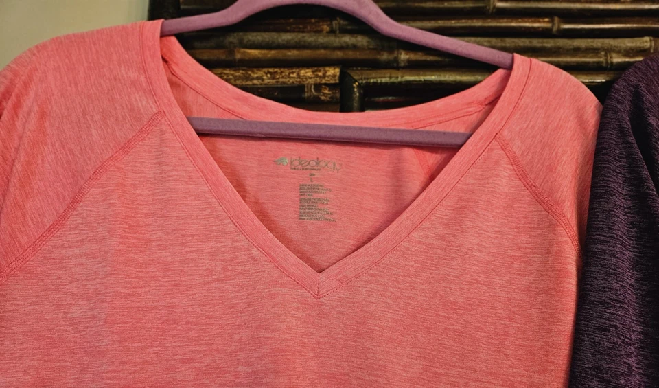 Lote de 3 TOPS DEPORTIVOS IDEOLOGÍA IDEOLOGÍA para mujer color púrpura, aguamarina y coral talla grande Foto 4 de 4