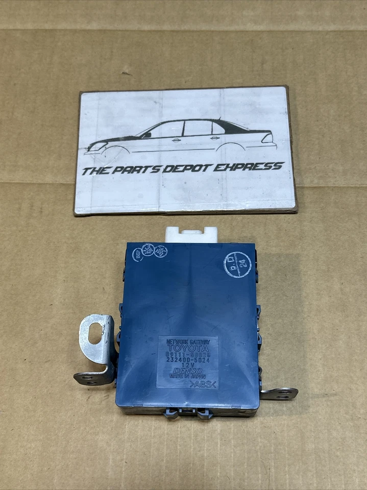 Network Gateway Control Unit 2001-2004 Lexus LS430 OEM 89111-50020 - Image 3 of 4