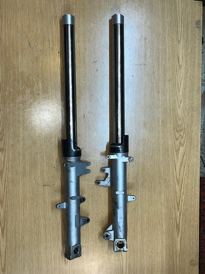 Horquillas delanteras honda cbr 1100 xx super blackbird 1999 Foto 3 de 4