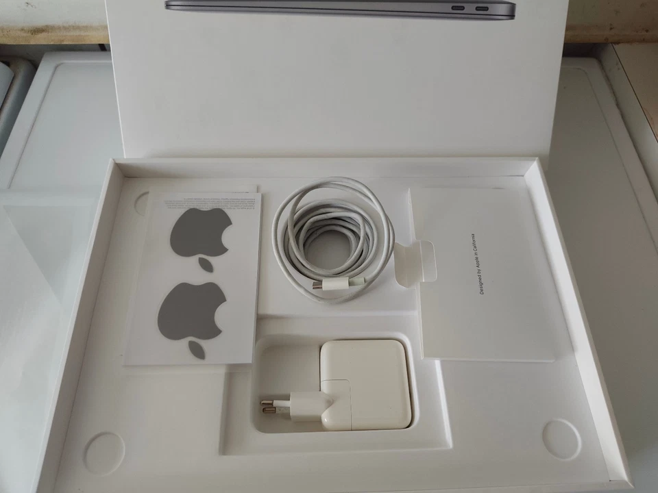 Apple MacBook Air 13,3 Zoll (256GB SSD, Intel Core i3 10. Gen.,max 3,20 GHz,..., Foto 3 von 5
