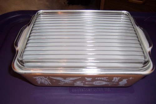 VINTAGE PYREX EARLY AMERICAN 1-1/2 QT BROWN REFRIGERATOR DISH W/LID #0503