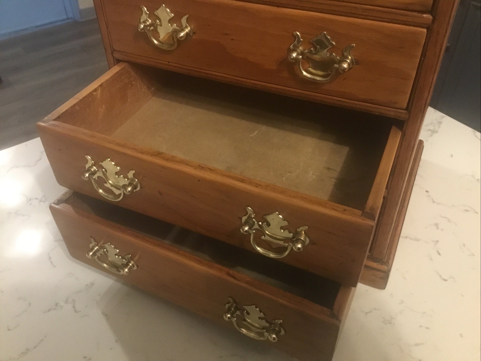 A BEAUTIFUL ANTIQUE PINE MINIATURE CHEST OF DRAWERS, APPRENTICE PIECE CIRCA-1870