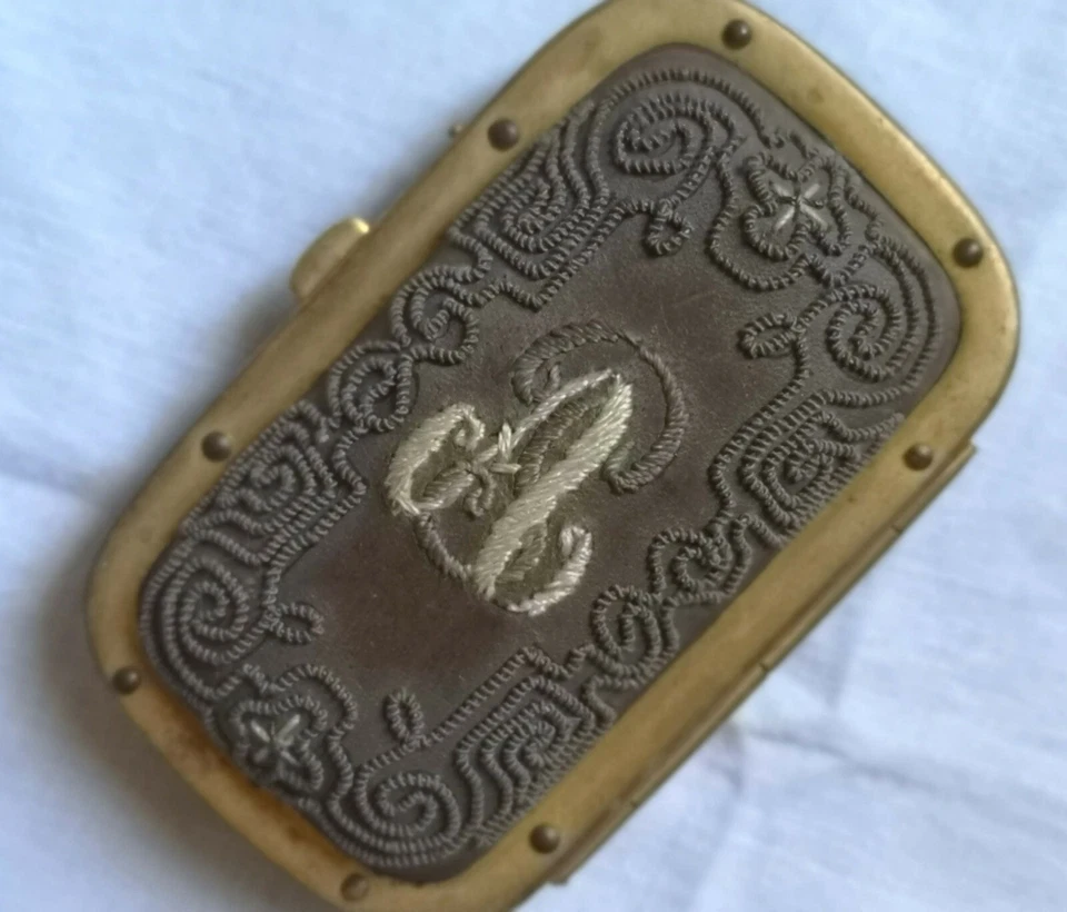 КОШЕЛЕК ДЛЯ МОНЕТ В СТИЛЕ МОДЕРН. КОЖА, МЕТАЛЛ И ШЕЛК. ИСПАНИЯ. НАЧАЛО 20 ВЕКА - Изображение 2 из 3