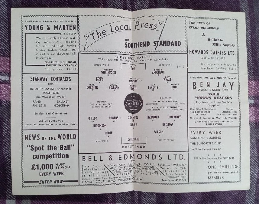 1960/61 Division Three - SOUTHEND UNITED v. BRENTFORD - Image 2 of 3