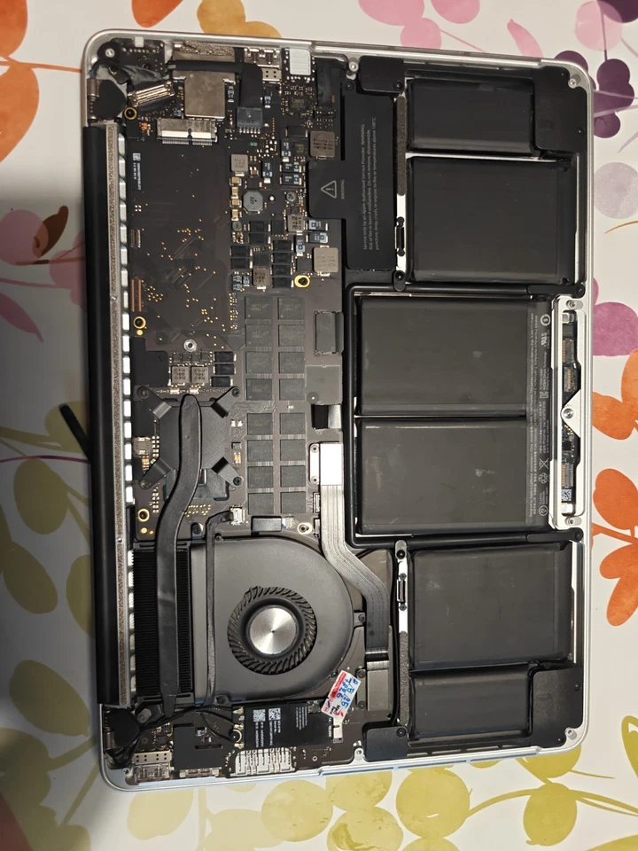 MacBook Pro 13” Retina (2014) – i5 / 8GB – Perfettamente funzionante – manca SDD - Immagine 4 di 4