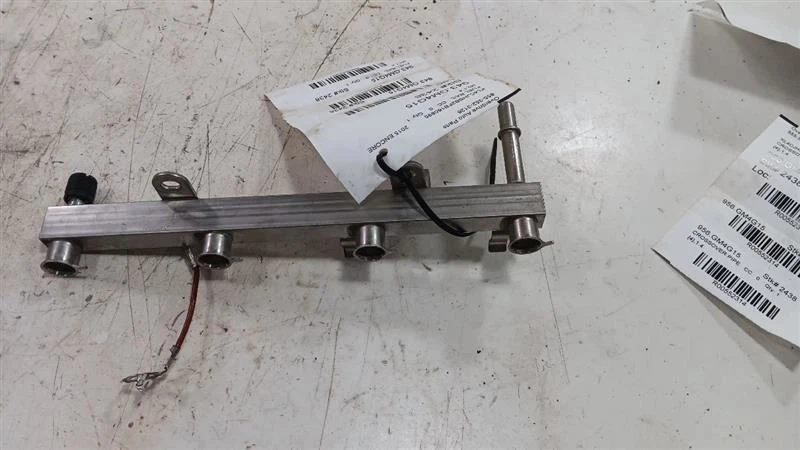 Barra de montaje de inyector de inyección de riel de combustible Buick Encore 2013 2014 2015 2016 Foto 2 de 4