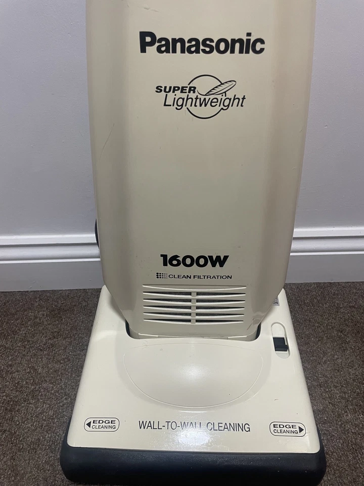 Panasonic MC-UG302 1600W Super Lightweight Upright Vacuum Cleaner - Image 3 of 4