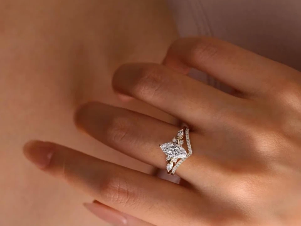 Conjunto de anel de noivado de ouro amarelo 14K com diamante criado em laboratório corte marquesa FN - Imagem 2 de 4