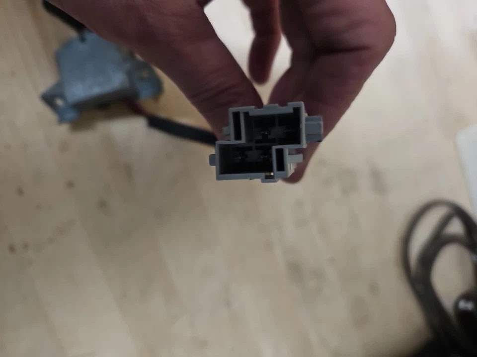 沃尔沃 240 245 货车挡风玻璃清洗机开关 1990 1991 1993 — 第 3/4 张图片