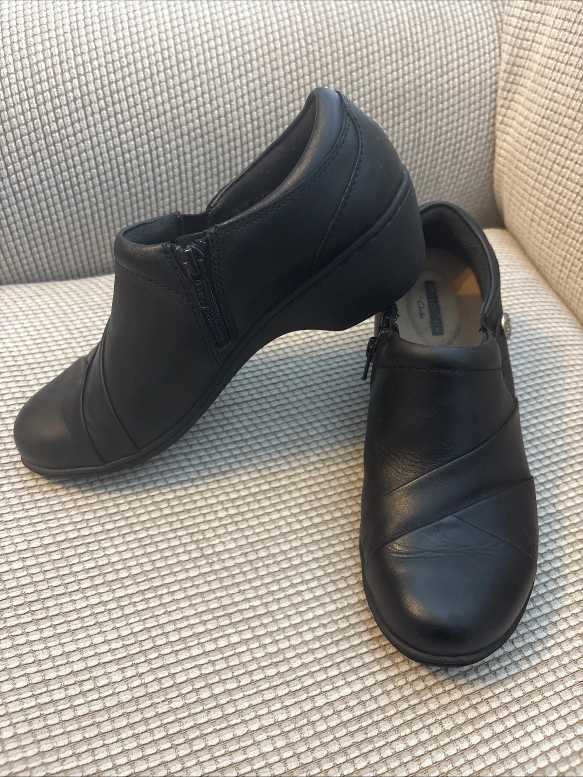 Scarpe mocassino Clarks Channing Ann nere in pelle con zip comode da donna 7 5 M usate in ottime condizioni