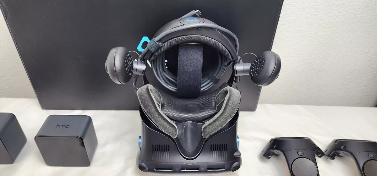 HTC Vive Cosmos Elite VR Headset Kit + NEW 2 Controllers & 2