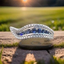 Bague sertie pierre précieuse