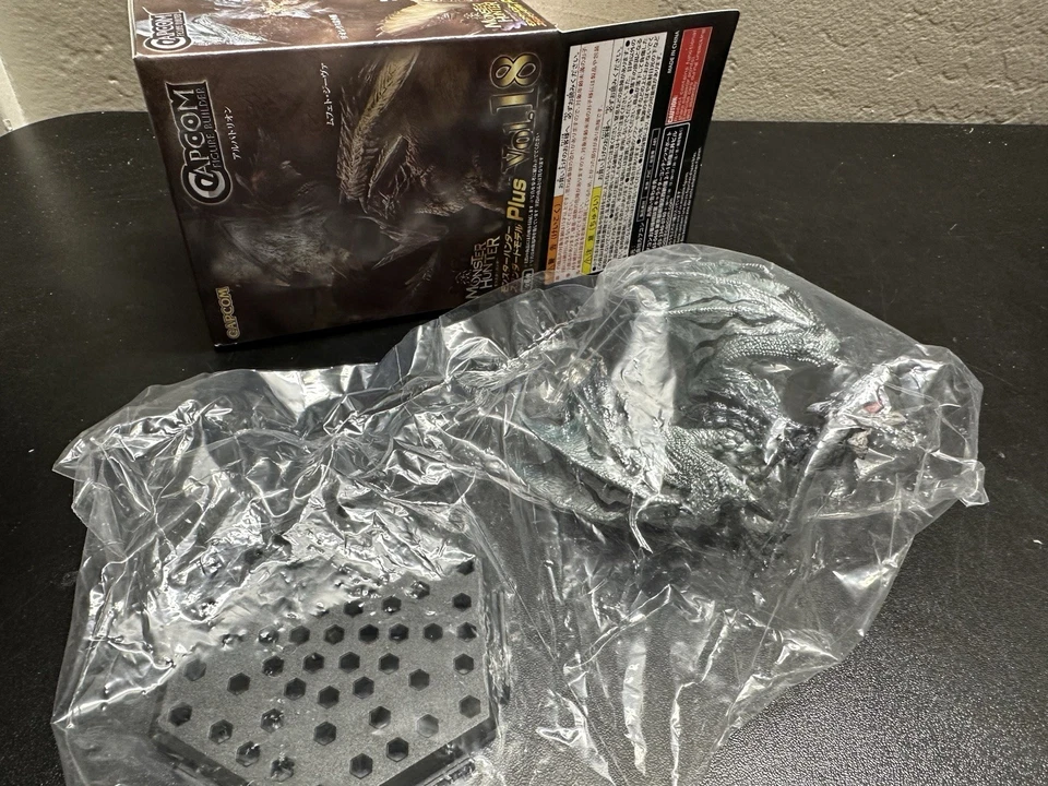 Silver Rathalos Monster Hunter Figura Constructor Caja Ciega Figura Capcom Vol.18 Foto 2 de 3