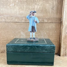 COLONIAL WILLIAMSBURG 2003 GOVERNOR'S FOOTMAN FIGURINE LANG AND WISE MIB