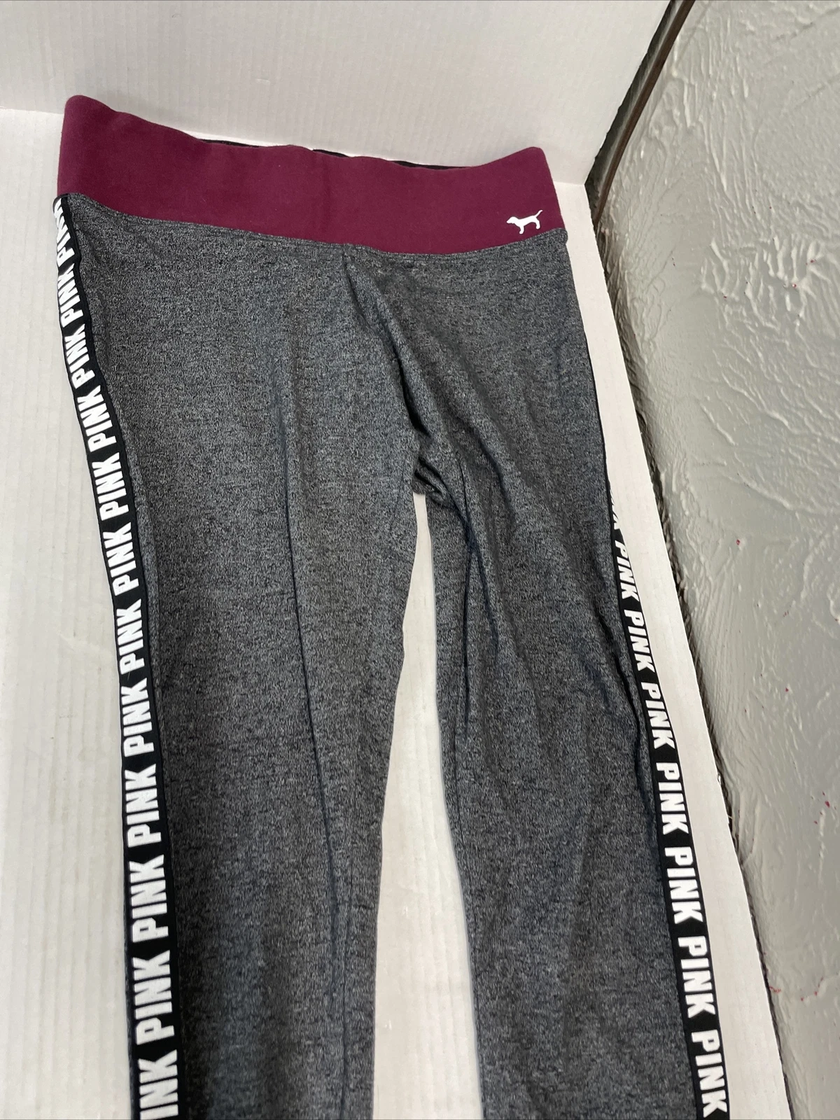victoria-secret-vs yoga leggings