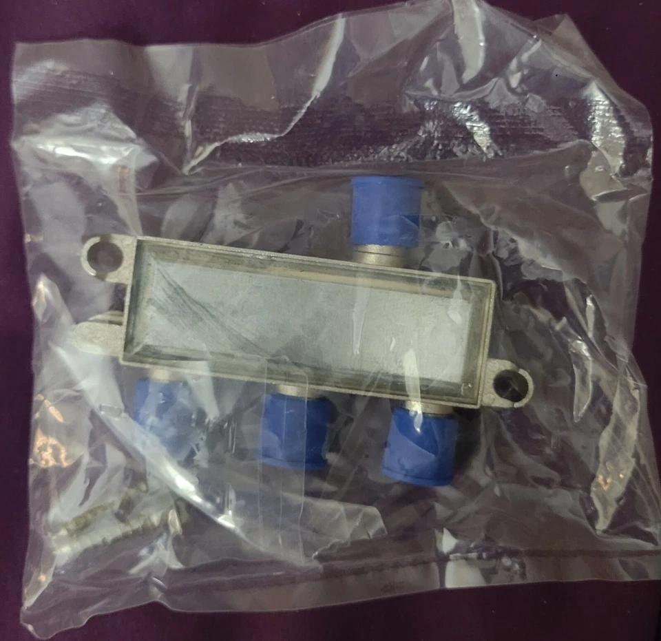 Lot Of 25 Holland GHPNA-3 Way Splitter With 2 Mounting Screws In Sealed Bag - Image 3 of 4