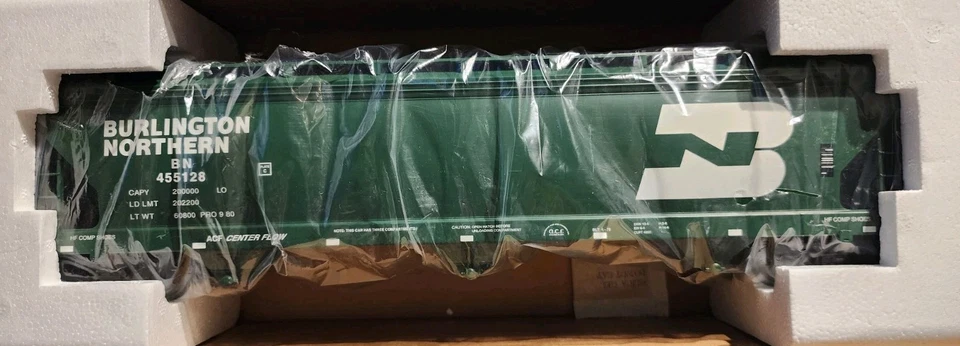 K Line Aluminum O Scale Extruded 3 Bay Center Flow Modern Hopper BN #455128 - Image 3 of 4