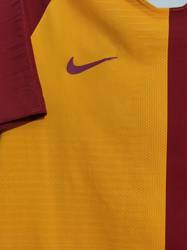 PLAYER ISSUE Galatasaray 2017 2018 Football Shirt Nike Soccer Jersey Sz-M Turkey - Image 3 of 4