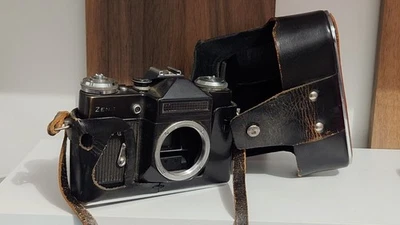 Appareil Photo Zenit-E Vintage + Objectif Hoya – étui Cuir – Bon état