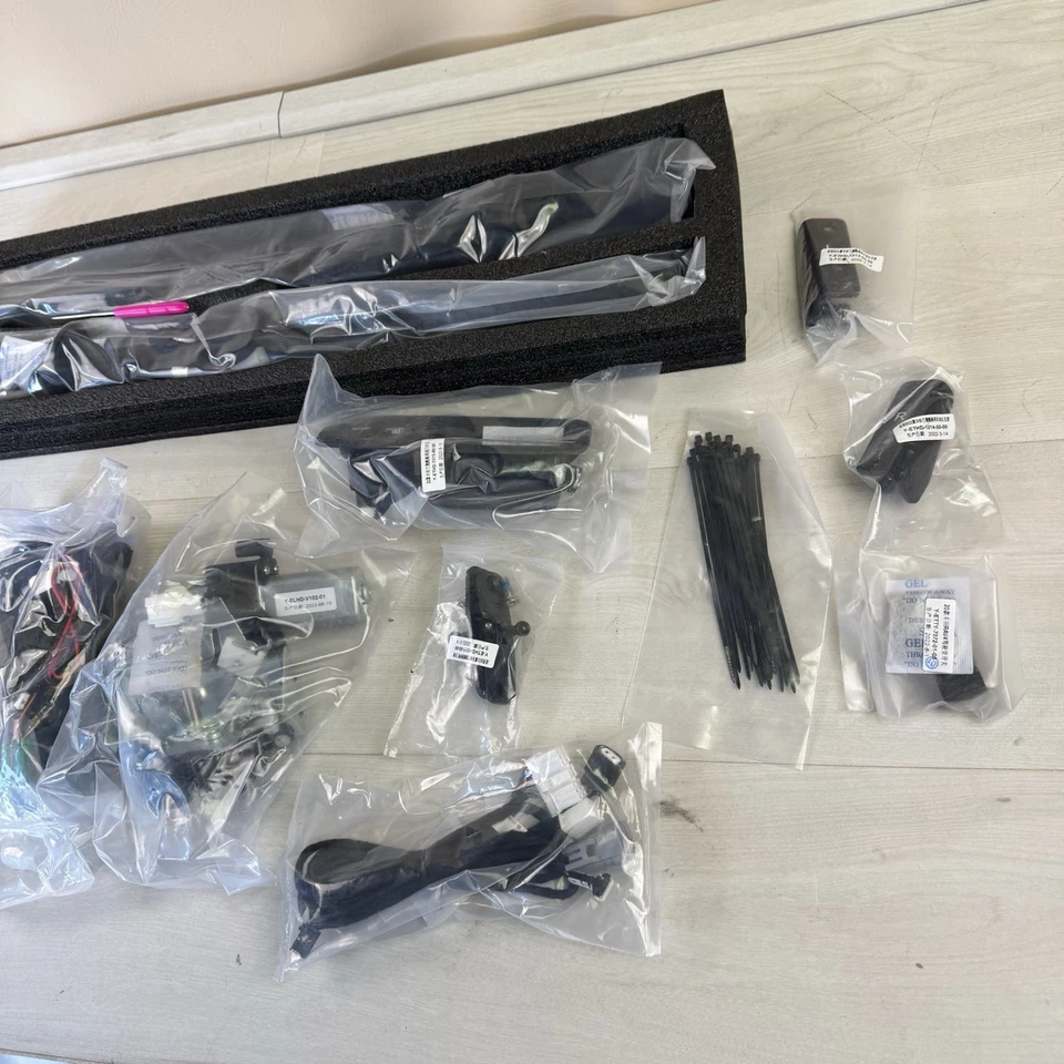 Kit de reacondicionamiento de puerta levadiza eléctrica automatizada AIE Toyota Land Cruiser J300 2021-2023 Foto 4 de 4