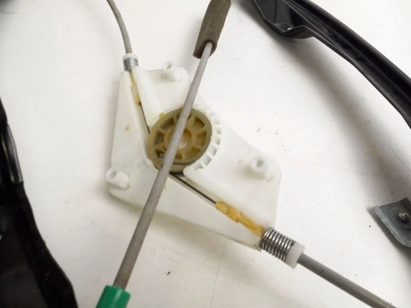 2005-2007 FORD FIVE HUNDRED FRONT RIGHT DOOR WINDOW REGULATOR - Image 3 of 4