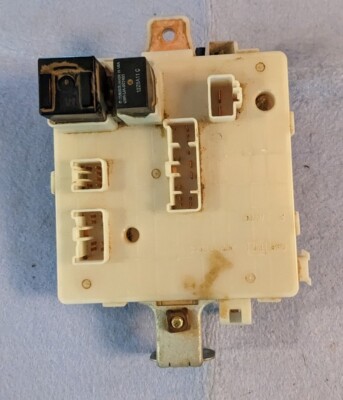 1996-2001 Geo Chevrolet Metro Swift Under Dash Fuse Box 96