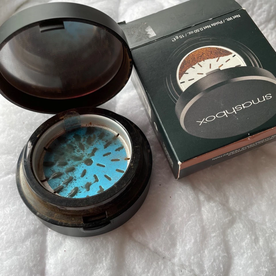 Smashbox Halo Hydrating Perfecting Powder ~Dark/Fonce~ 0.50 oz. - Image 3 of 4
