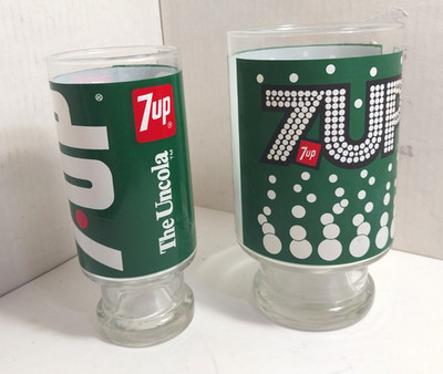 PAIR OF VINTAGE 7-UP GLASSES, FREE SHIPPING