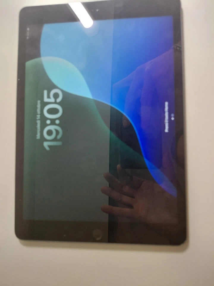 Apple iPad (7th generation) · 32GB · Wi-Fi, foto 2 di 4