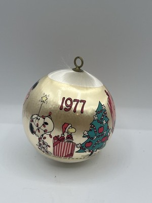 1977 Hallmark Peanuts Christmas Ornament Ball Charlie Brown Snoopy Linus Lucy