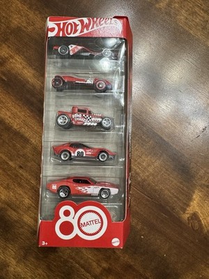 Hot Wheels Spielzeugautos, 5er-Pack Spielzeugautos im Maßstab 1:64 mit Deko und