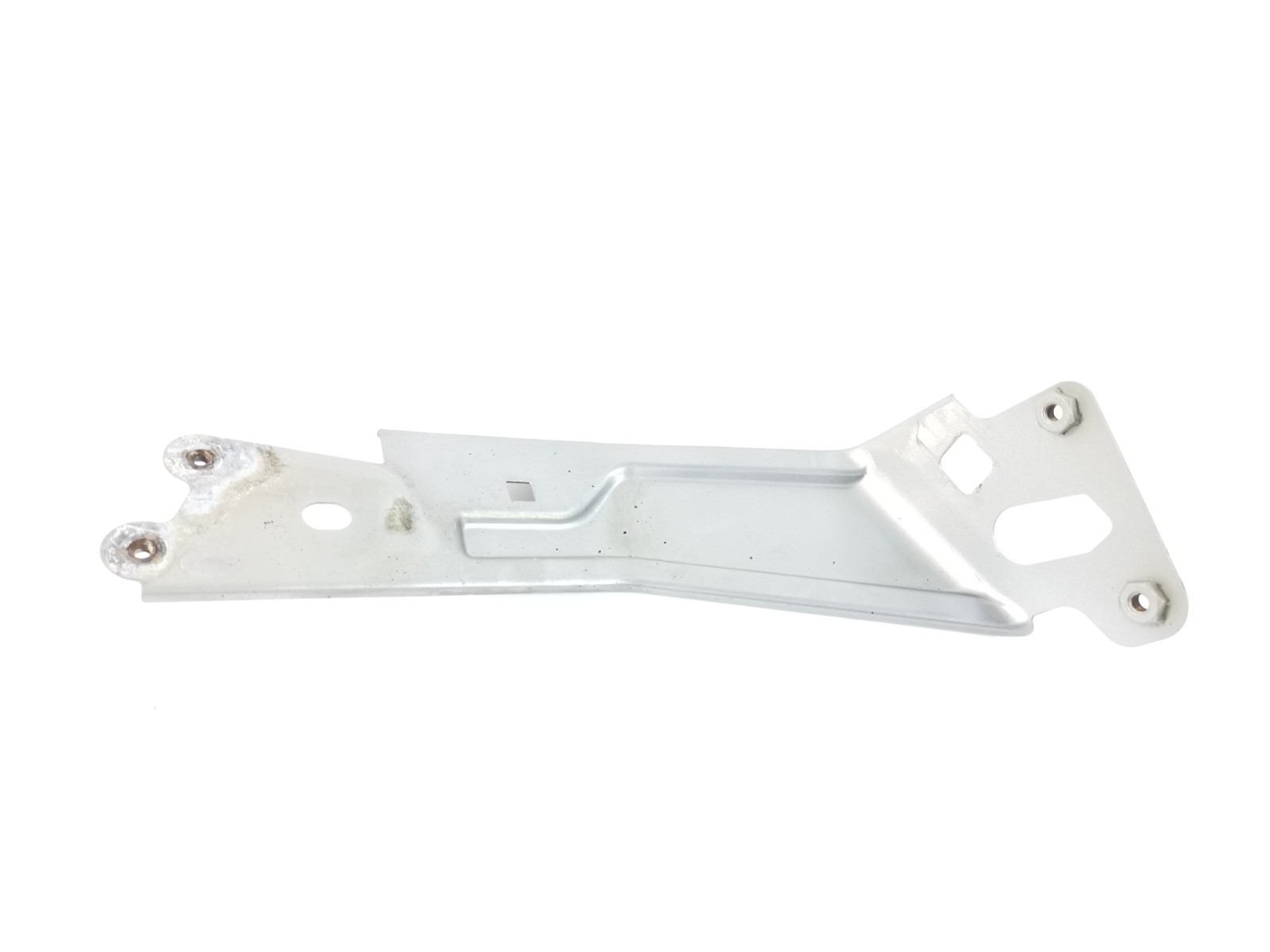 Maserati Levante 3.0 L AWD 2017 Front Right Fender Bracket Holder Mount A431
