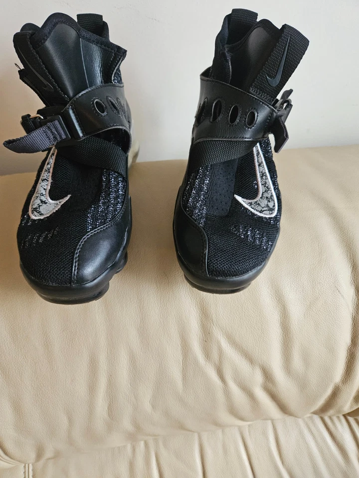 Nike Air VaporMax Premier Flyknit Black, White and Metal US Size 7.5 UK 6.5 - Image 3 of 4