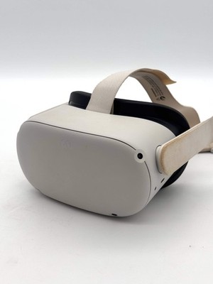 Oculus Quest 2 128GB White Video Game System