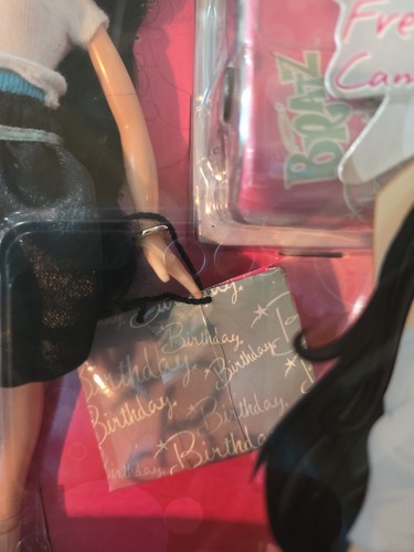 Muñeca de jade de cumpleaños Bratz 2006 con cámara y película en caja original como nueva - Imagen 12 de 24