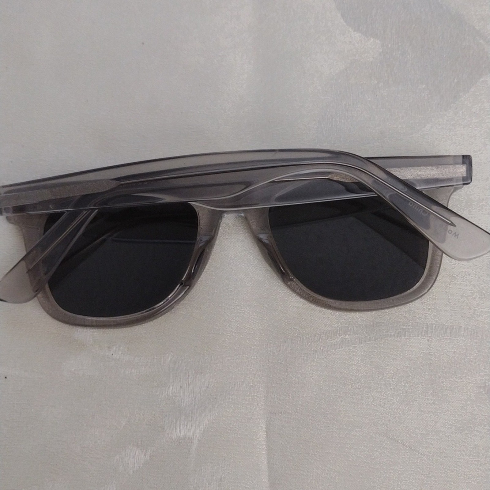 Chic Transparent Gray Sunglasses - image 4